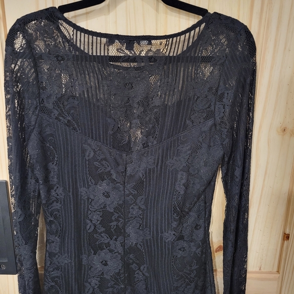 Guess Elegant Black Lace Blouse - Picture 3 of 3